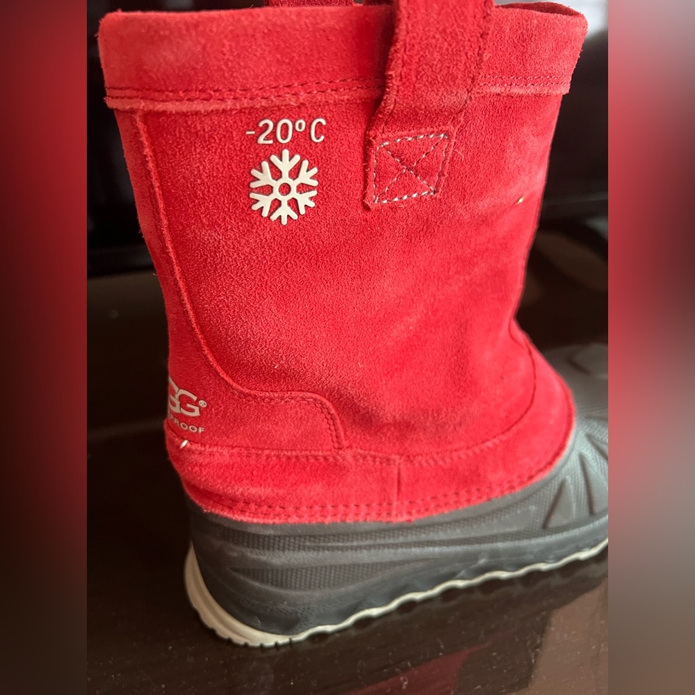 UGG - Picture 6 of 6
